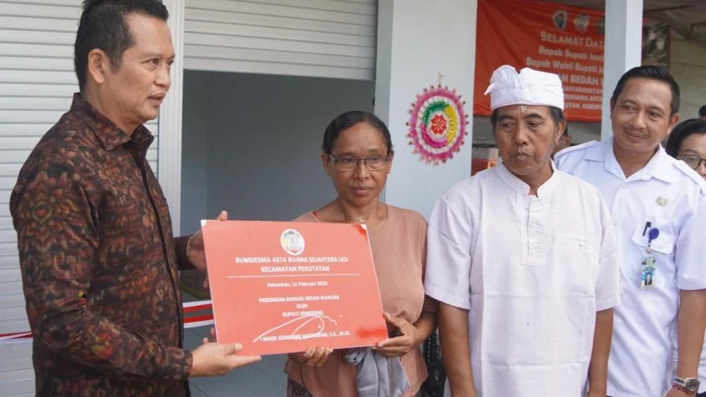 Resmikan Bedah Warung, Bupati Kembang Apresiasi BUMDesma Asta Buana Sejahtera